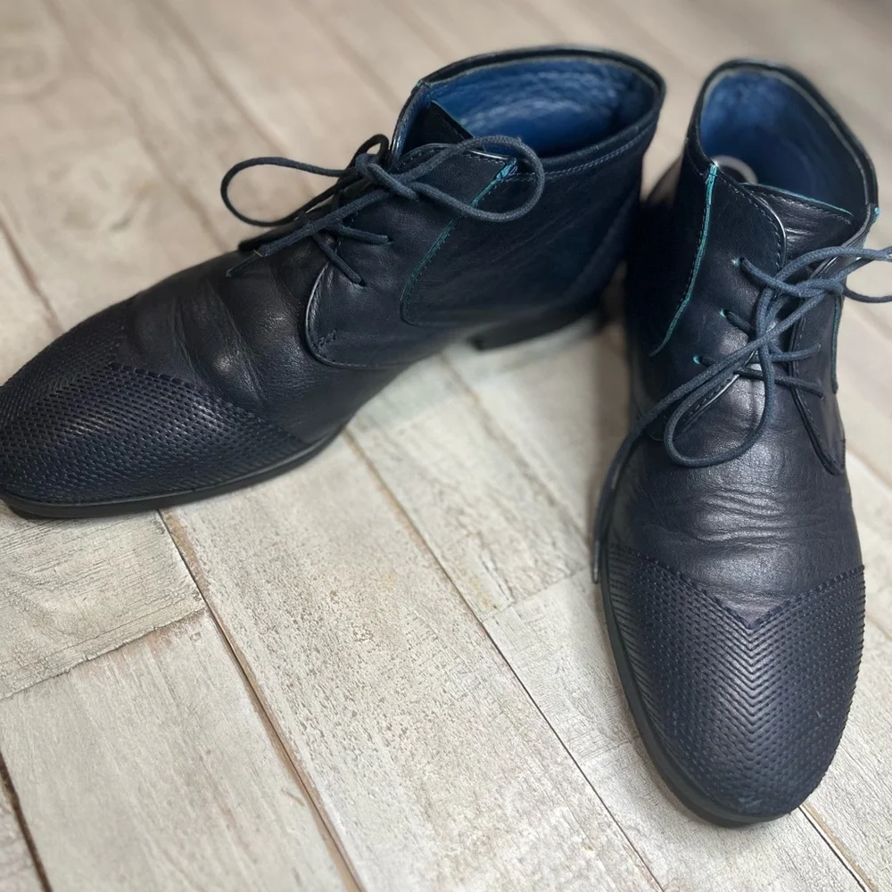 Shoes - Picture 6 of 10